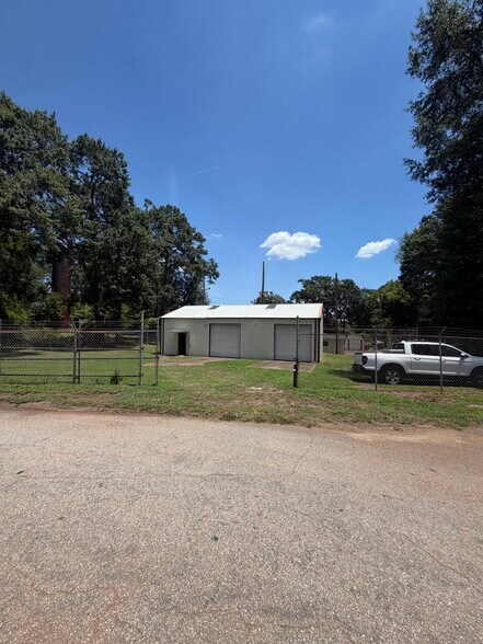 More Photos Of 15 School St, Taylors Warehouse For Lease