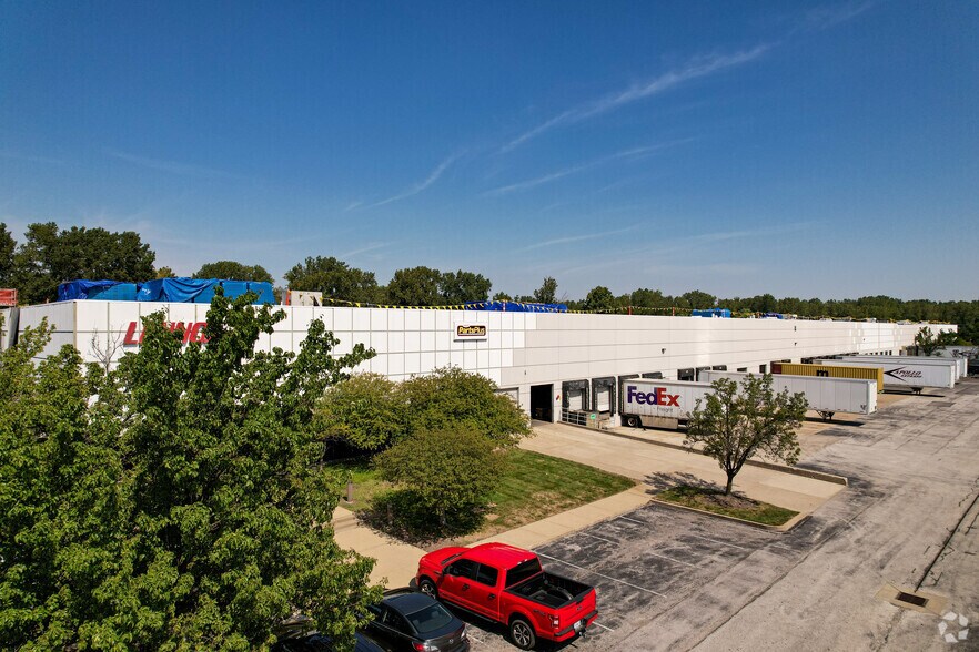 More Photos Of 160-275 Corporate Woods Ct, Bridgeton Warehouse For Lease