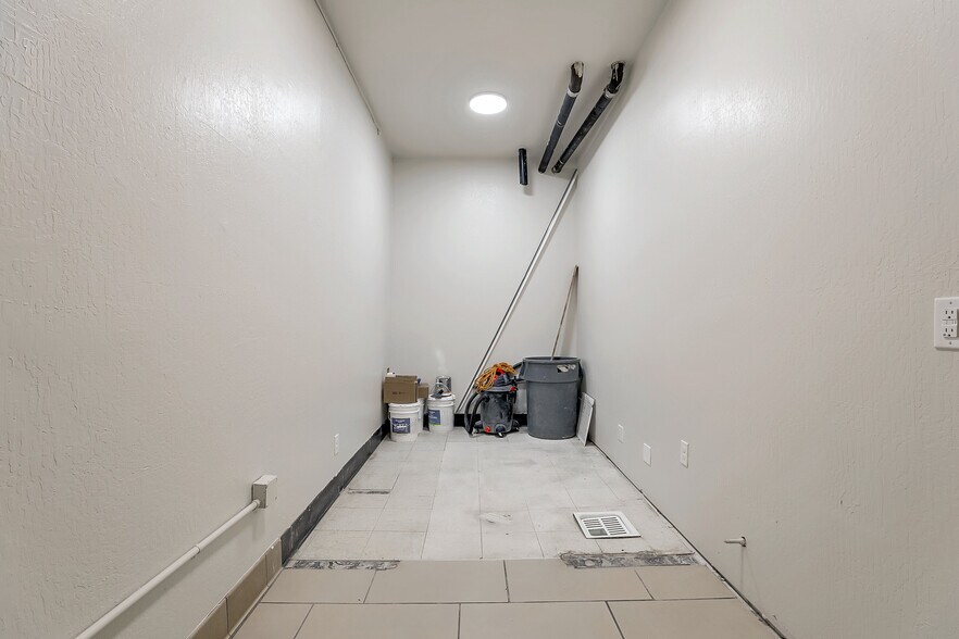 More Photos Of 190 Washington Blvd, Fremont Freestanding For Lease