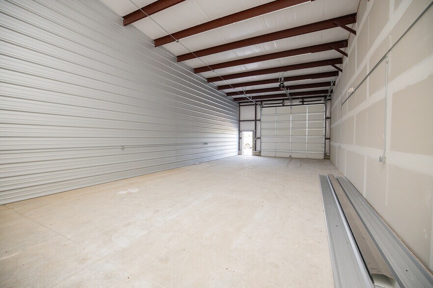 More Photos Of 1532 E Mason Dr, Kechi Self Storage For Sale