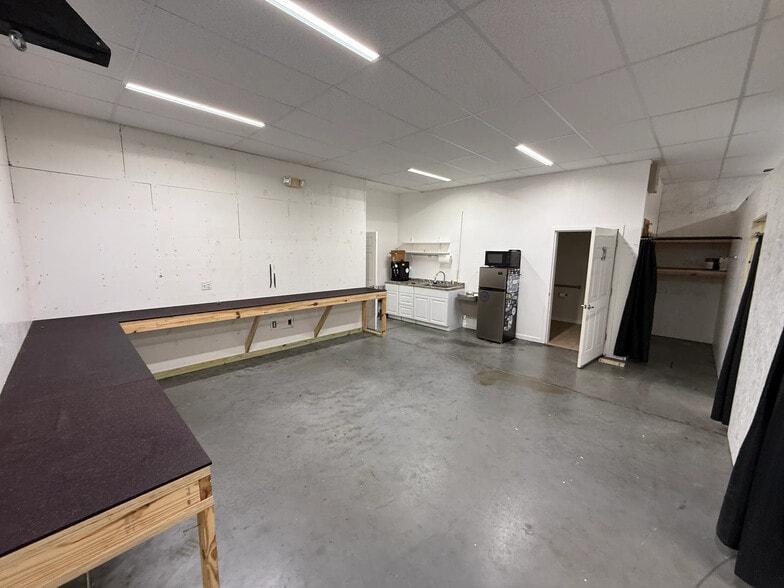 More Photos Of 7065 NW 22nd St, Gainesville Warehouse For Lease