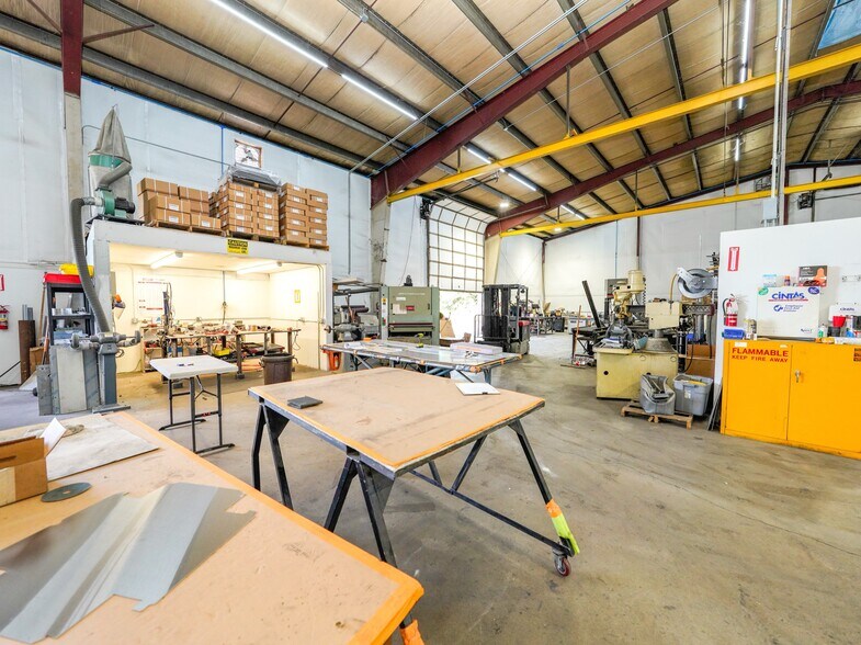 More Photos Of 2079 Deschutes Dr, Stayton Manufacturing For Lease
