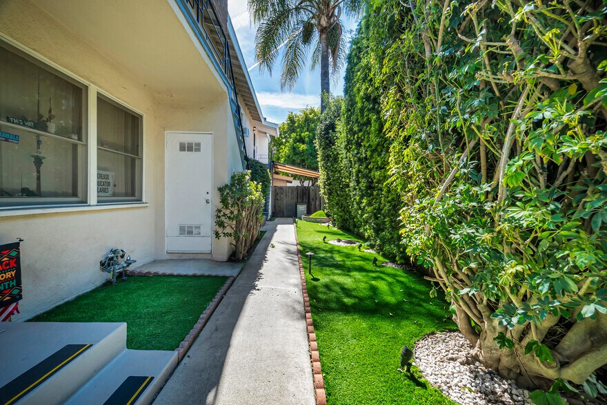 More Photos Of 14722 Magnolia Blvd, Sherman Oaks Apartments For Sale