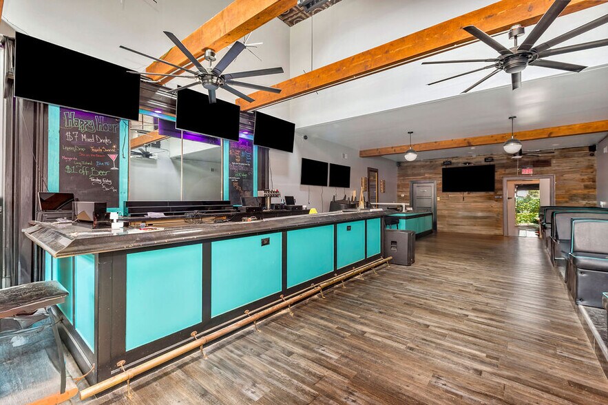 More Photos Of 4034 Hamilton Ave, Cincinnati Storefront Retail Office For Sale