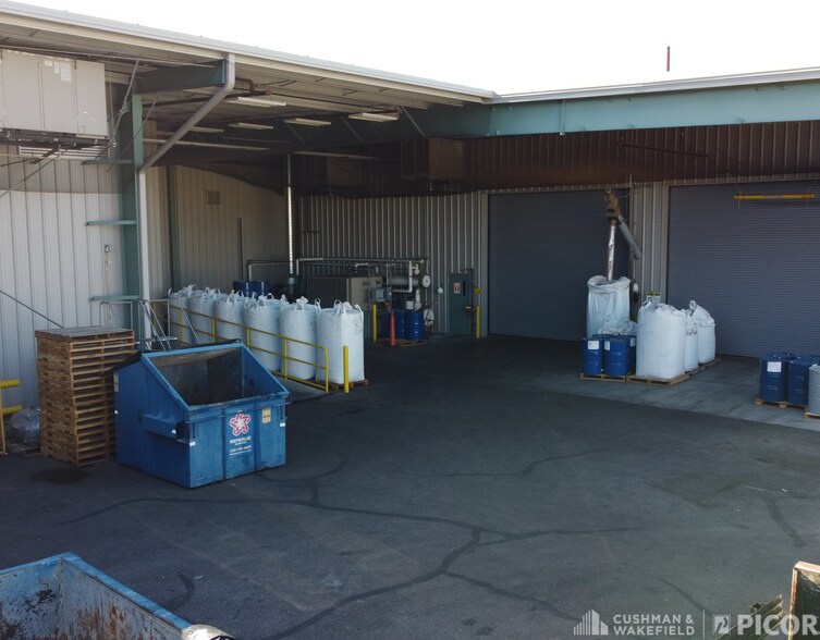 More Photos Of 2101 E Beverly Dr, Tucson Warehouse For Sale