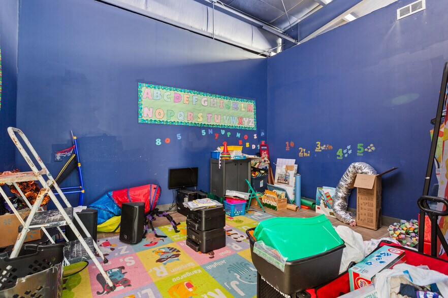 More Photos Of 702 Wilmer Ave, Anniston Office For Sale