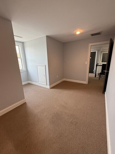 More Photos Of 7 Brendan Way, Greenville Storefront Retail Office For Lease