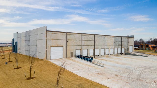 More Photos Of 4700 SW 25th Cir, Oklahoma City Warehouse For Lease