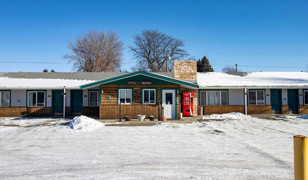 More Photos Of 412 N Front St, Townsend Hotel For Sale