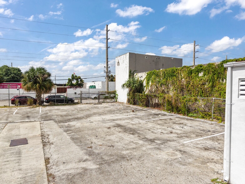 More Photos Of 775 NW 21st St, Miami Service For Lease
