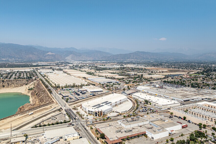 More Photos Of 4416 Azusa Canyon Rd, Irwindale Distribution For Lease