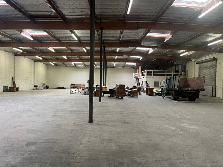 More Photos Of 440 E Walnut Ave, Fullerton Warehouse For Lease