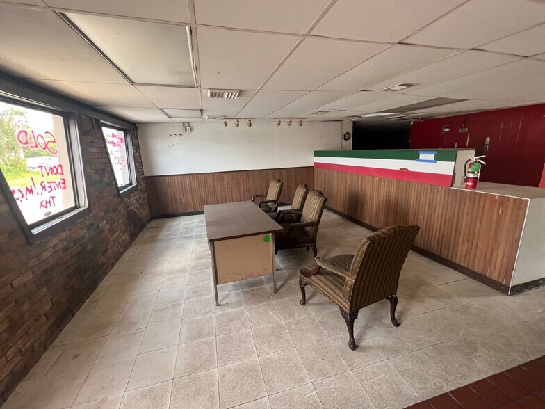 More Photos Of 3450 Demetropolis Rd, Mobile Restaurant For Sale