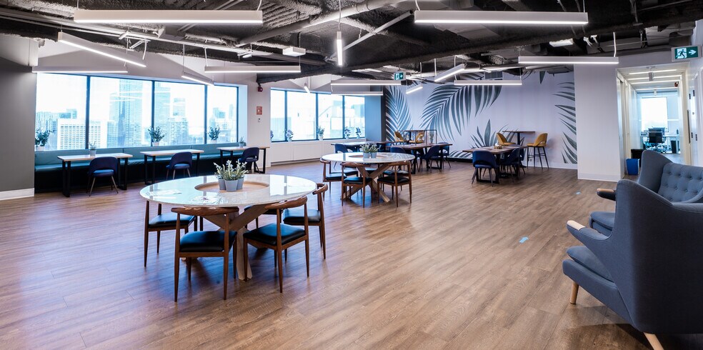 More Photos Of 180 Dundas St W, Toronto Office For Lease
