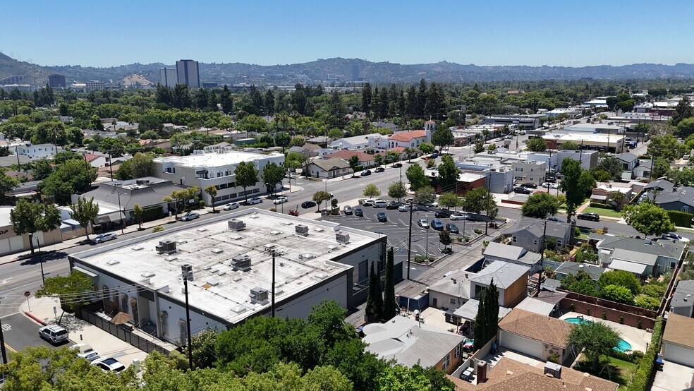 More Photos Of 2721 W Magnolia Blvd, Burbank Office For Sale