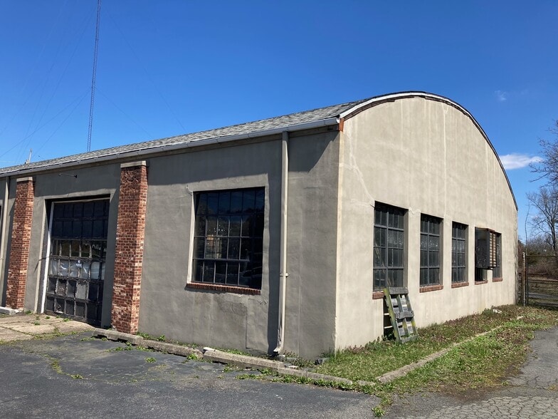 More Photos Of 71 E Broad St, Hopewell Auto Repair For Lease