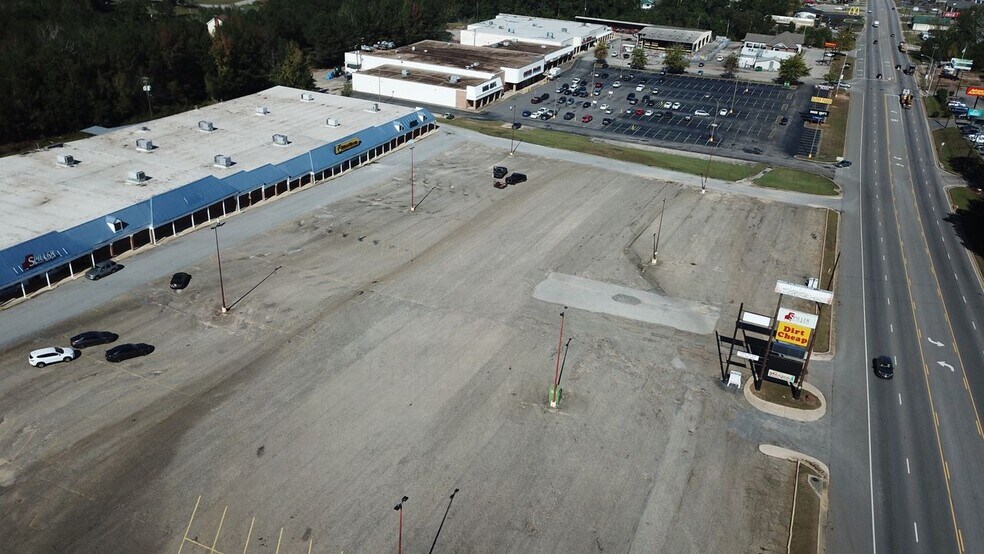 More Photos Of 33011 Highway 43, Thomasville Storefront For Lease