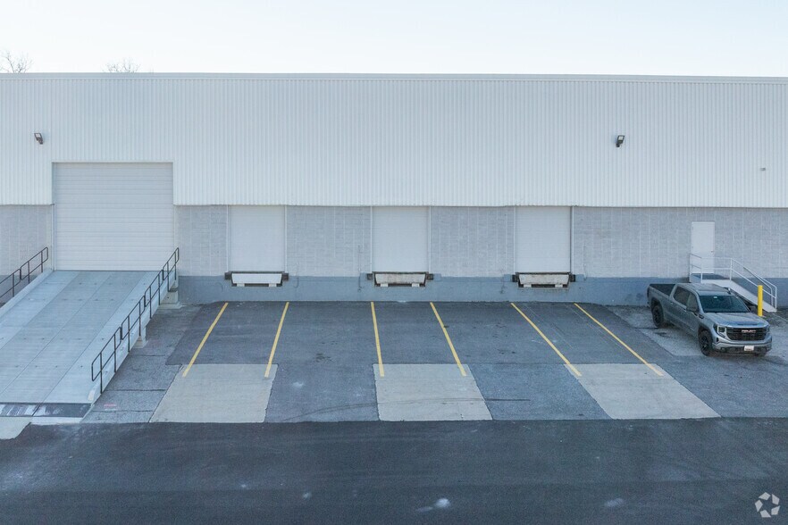 More Photos Of 8933-8965 Yellow Brick Rd, Rosedale Warehouse For Lease