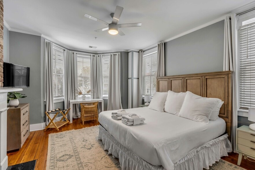 More Photos Of 140 Spring St, Charleston Hospitality For Sale