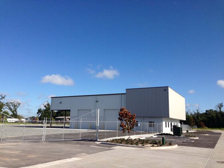 More Photos Of 47 W Taft Vineland Rd, Orlando Manufacturing For Lease