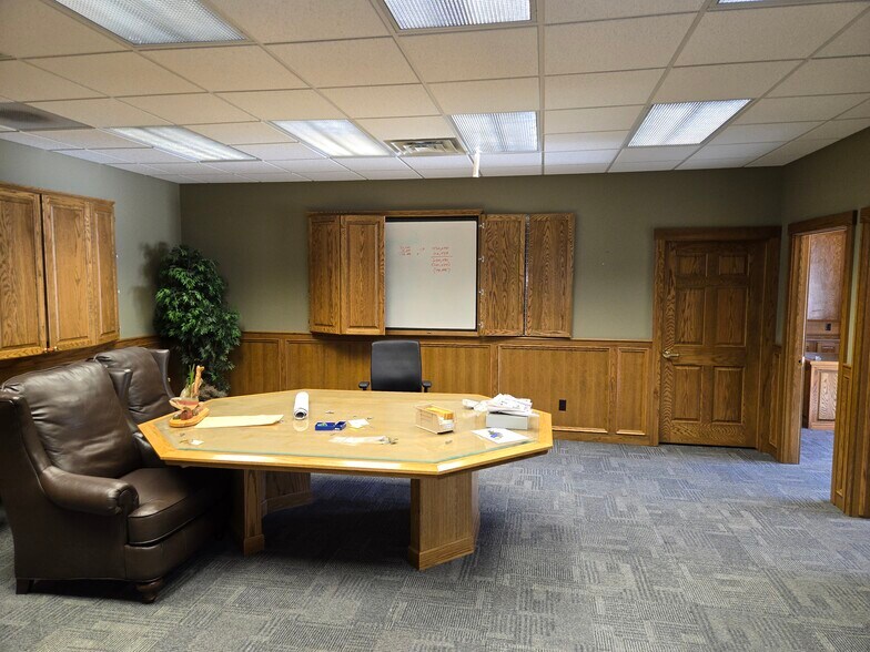 More Photos Of 211 IL-38, Rochelle Light Distribution For Sale