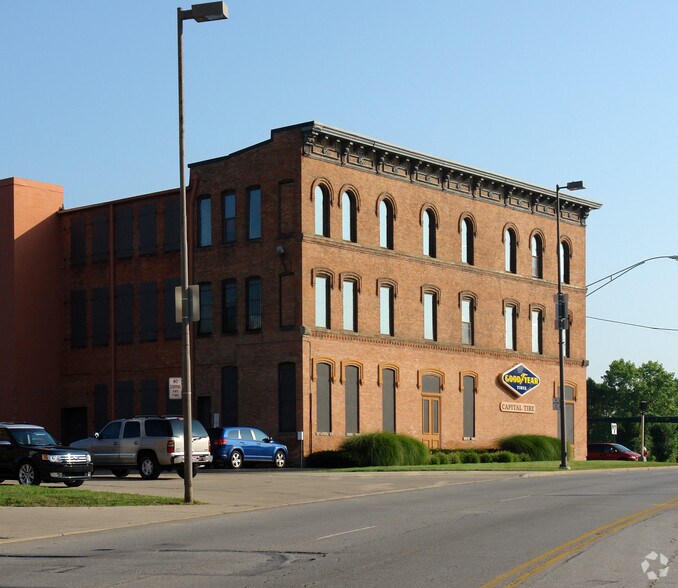 More Photos Of 1001 Cherry St, Toledo Office For Lease