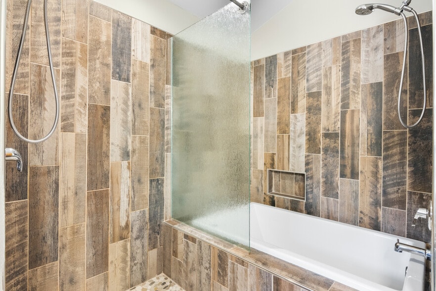 More Photos Of 4871 U.S. 31, Eastport Hotel For Sale