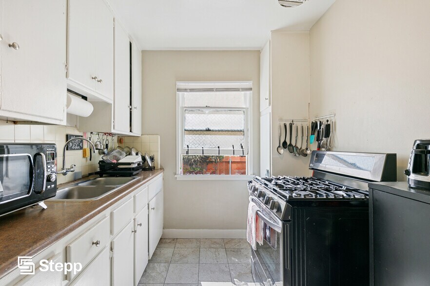 More Photos Of 2490 Cedar Ave, Long Beach Apartments For Sale