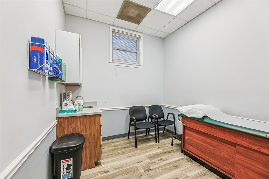 More Photos Of 12090-12114 Old Line Ctr, Waldorf General Retail For Sale