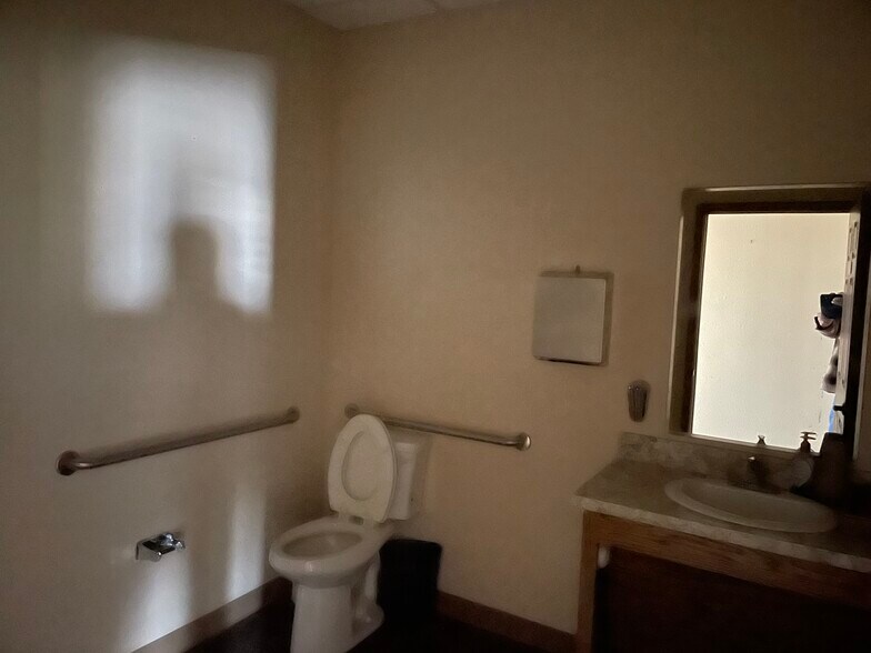 More Photos Of 2006 Oil Mill Rd, Pecos Industrial For Lease