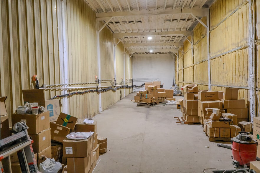 More Photos Of 8957 NC Highway 96 S, Benson Warehouse For Lease