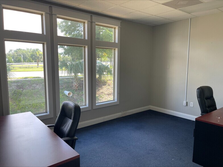 More Photos Of 913 Gulf Breeze Pky, Gulf Breeze Storefront Retail Office For Sale