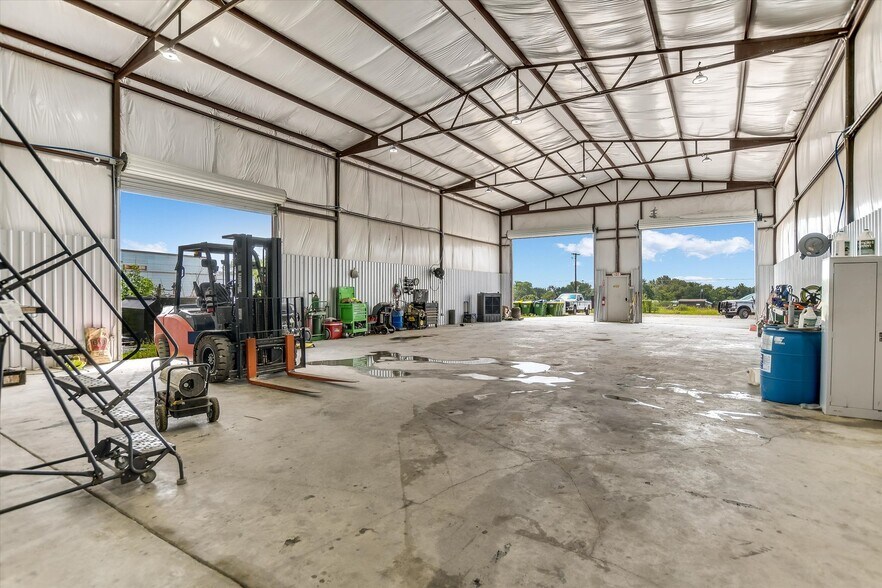 More Photos Of 204 FM 696, Elgin Light Manufacturing For Sale