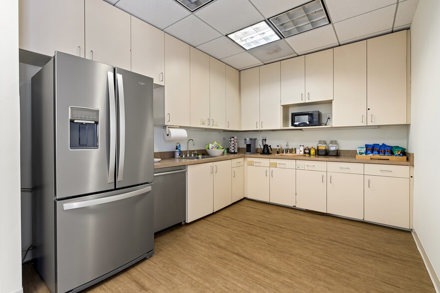 More Photos Of 100 Wilshire Blvd, Santa Monica Office For Lease