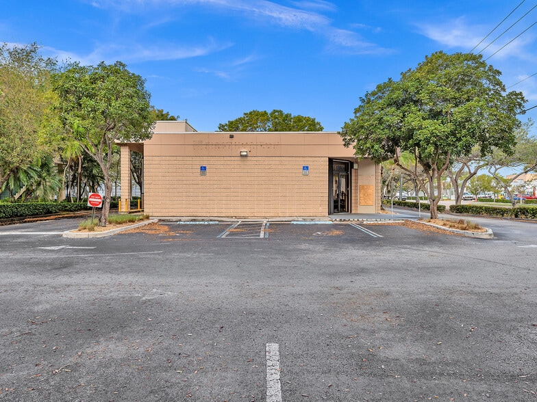 More Photos Of 4699 Nob Hill Rd, Sunrise Medical For Sale