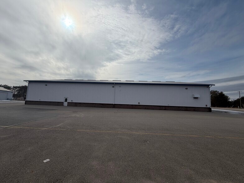 More Photos Of 2905 N Lincoln Rd, Escanaba General Retail For Sale