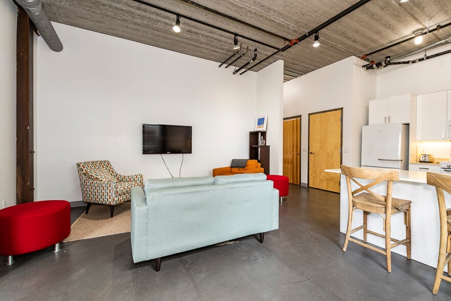 More Photos Of 500 E Butler Ct, Kalamazoo Office Residential For Sale