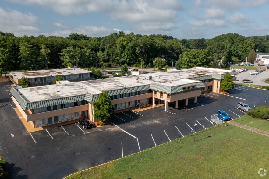 More Photos Of 5539 Calhoun Memorial Hwy, Easley Hotel For Sale