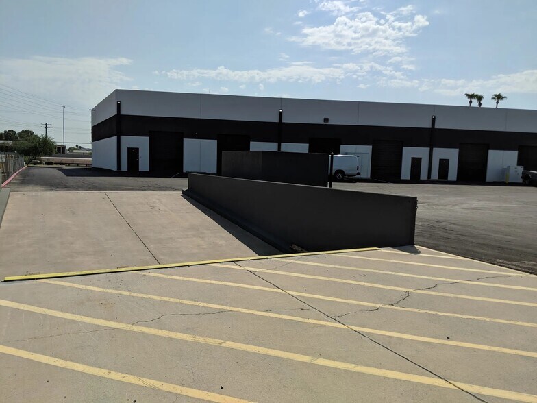 More Photos Of 3414 S 48th St, Phoenix Warehouse For Lease