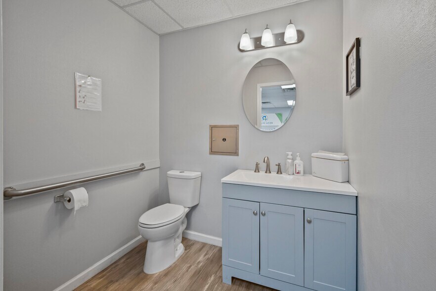 More Photos Of , Jacksonville Office For Sale