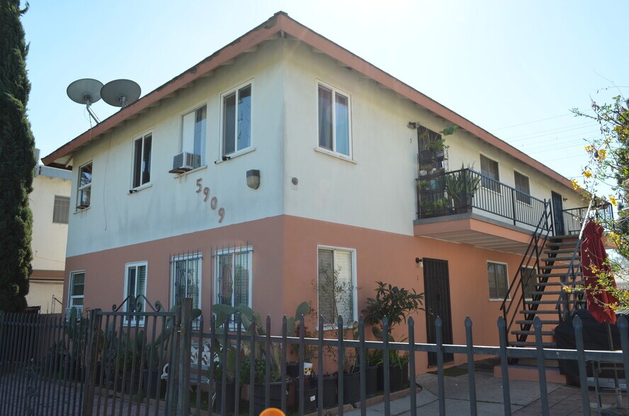 Primary Photo Of 5909 Whitnall Hwy, Valley Village Apartments For Sale