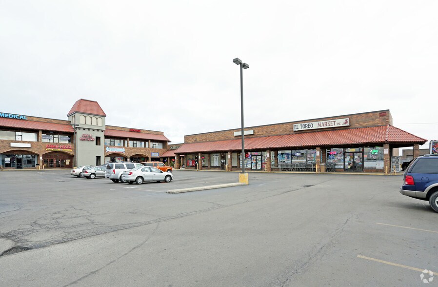 More Photos Of 229 W Grand Ave, Bensenville General Retail For Lease