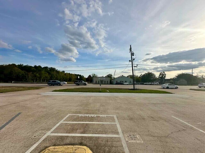 More Photos Of 7550 College St, Beaumont Industrial For Sale