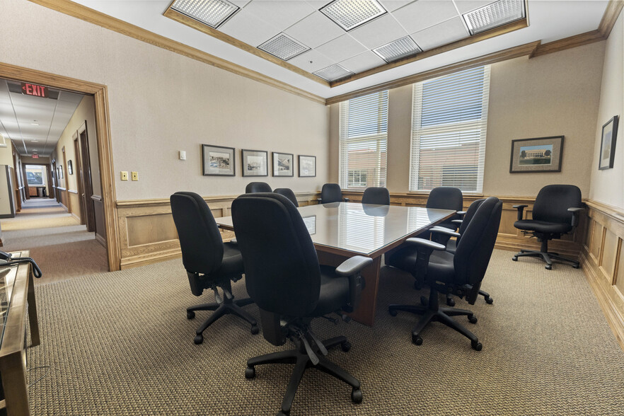 More Photos Of 526 2nd Ave SE, Cedar Rapids Office For Sale