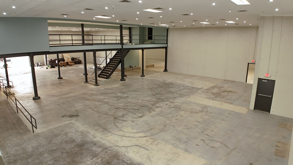 More Photos Of 38450 Tanger Dr, North Branch Service Station For Lease