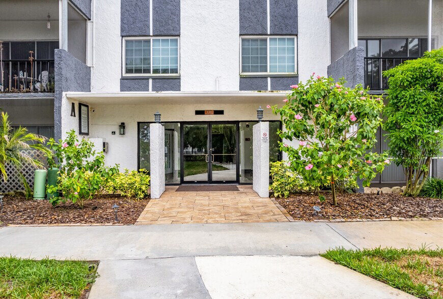 More Photos Of 120 47th Ave N, Saint Petersburg Apartments For Sale