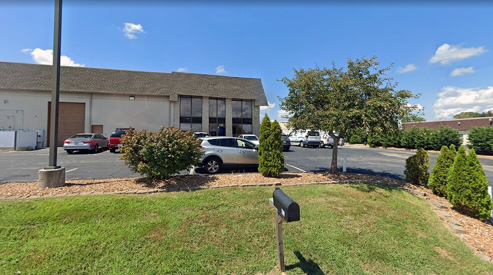 Primary Photo Of 2109 Parkway Dr, Saint Peters Industrial For Lease