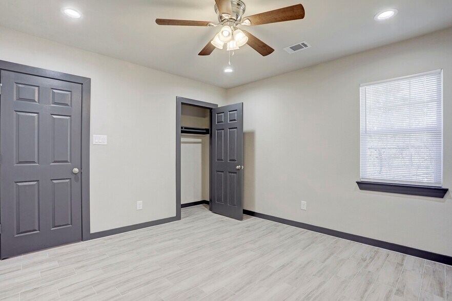 More Photos Of 4610 Denmark St, Houston Multifamily For Sale