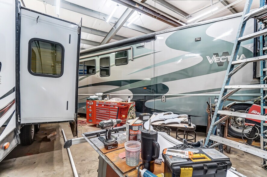 More Photos Of 20660 W Bowling Green Road, Weston Auto Repair For Lease