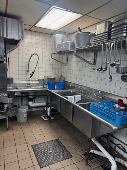 More Photos Of 50285 Mound Rd, Shelby Township Specialty For Sale